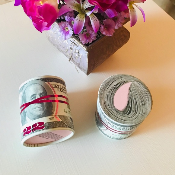 💵 Kylie’s Money Roll Matte Lipstick Bundle - Picture 4 of 10